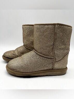 UGG Australia Classic Short II Gold Glitter Pull-On Boots Youth Size 5 Women’s 7
